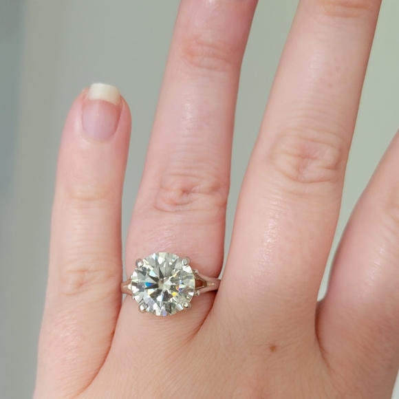 New 5ct Beautiful Moissanite Ring, Size 7 - Picture 8 of 10